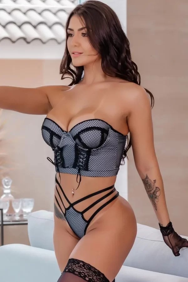 Conjunto Cropped Tomara Que Caia Em Tecido Duplo Com Bojo, Amarração Nas Costas e Calcinha Fio Dental Com Tiras Reguláveis - Universo Feminino - Image 6